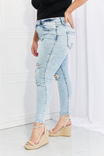 Load image into Gallery viewer, Vervet by Flying Monkey On The Road Full Size Distressed Jeans
