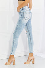 Load image into Gallery viewer, Vervet by Flying Monkey On The Road Full Size Distressed Jeans
